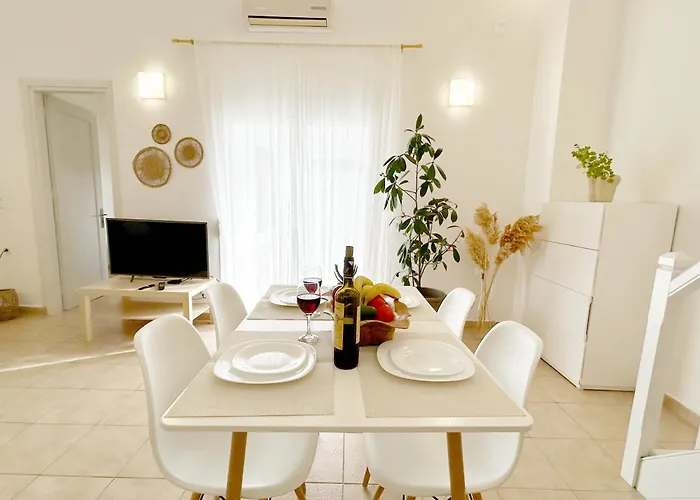 Raffaella Sunshine Homes * Skala