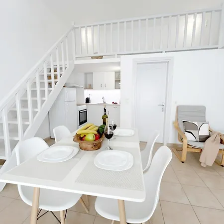 Apartmán Patmos Sunshine - Just A 5-minute Walk From Square And The Port