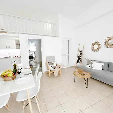 Patmos Sunshine - 5 Minutes Walk From Square Of Skala